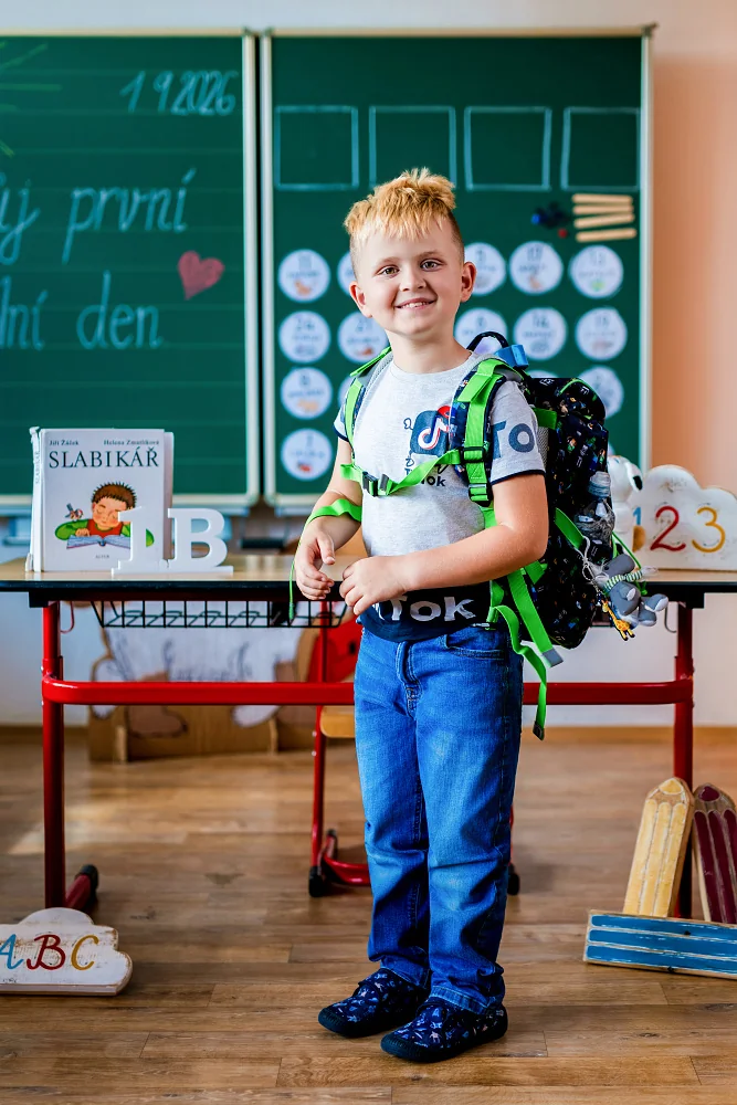 aktovka ve třídě